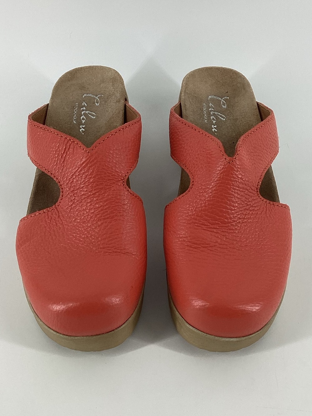 Calou - Leather Coral Slip-On Clogs with Cutout Detail